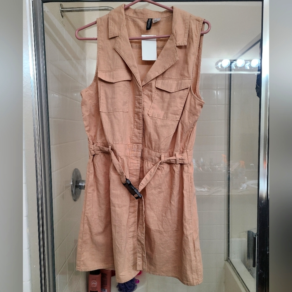 Short dress , beige ,no sleeves , new size medium
